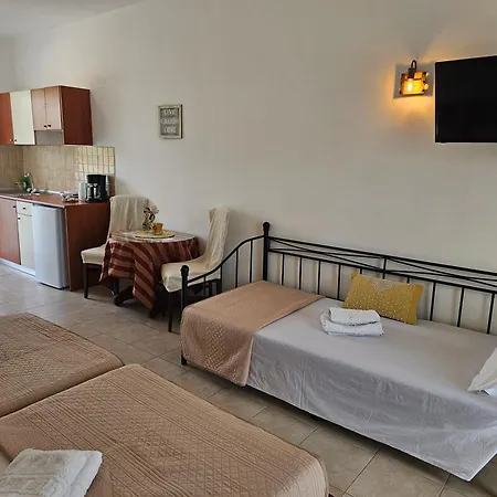 Apollonio & Rhodes Apartman *