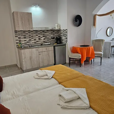 Apollonio & Rhodes Apartment